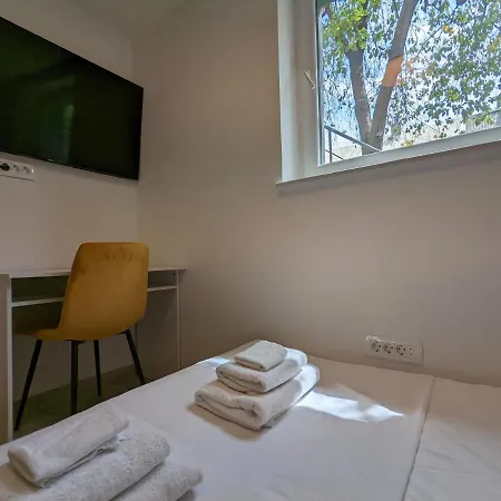 Elephant-in-a-room W Glass Bath
