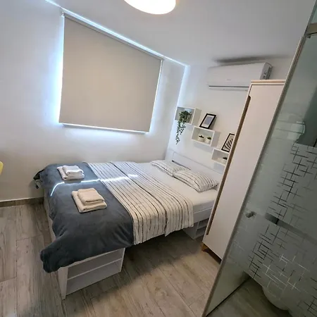 Elephant-in-a-room W Glass Bath * Zagreb