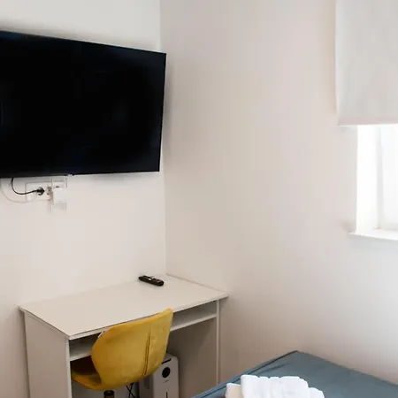 Elephant-in-a-room W Glass Bath Apartment